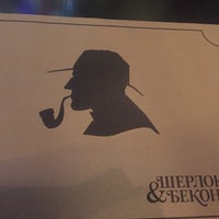 Foto tirada no(a) Sherlock &amp;amp; Bacon / Шерлок і Бекон por Олег Г. em 9/5/2015