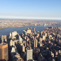 Photo taken at Empire State Building by Bárbara D. on 5/7/2015