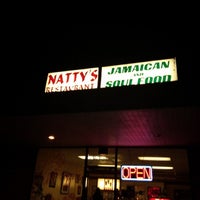 Foto diambil di Nattys Jamaican &amp;amp; Soul Food oleh Phillip L. pada 11/12/2013