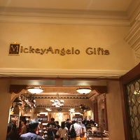 Photo taken at MickeyAngelo Gifts by 矢本 治. on 10/9/2017