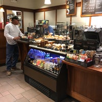 Das Foto wurde bei Peet&amp;#39;s Coffee &amp;amp; Tea von William W. am 10/31/2018 aufgenommen