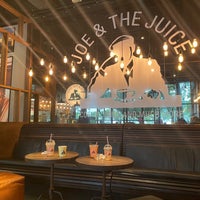 Photo taken at JOE &amp;amp; THE JUICE by Andy H. on 12/10/2020