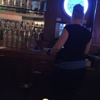 Foto tomada en Bottoms Up Bar &amp;amp; Grill  por Mary F. el 7/6/2016