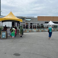 รูปภาพถ่ายที่ Tysons Metro Station โดย Carla S. เมื่อ 7/31/2022