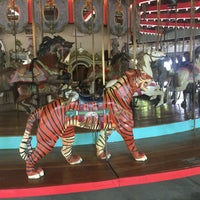 รูปภาพถ่ายที่ Forest Park Carousel โดย Martin L. เมื่อ 7/27/2016