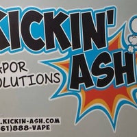 3/8/2014 tarihinde Kickin&amp;#39; Ash Vapor Solutionsziyaretçi tarafından Kickin&amp;#39; Ash Vapor Solutions'de çekilen fotoğraf