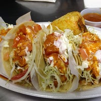 4/15/2013에 Natalie S.님이 Fish Taco Express에서 찍은 사진