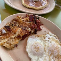 Photo taken at Snooze, an A.M. Eatery by Eric C. on 9/26/2020