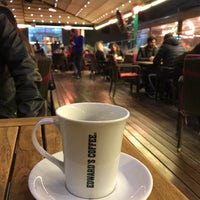 รูปภาพถ่ายที่ Edward&#39;s Coffee โดย Özgür Ö. เมื่อ 2/9/2018