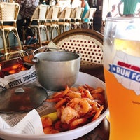 Photo taken at Bubba Gump Shrimp Co. by しでそ on 8/31/2019