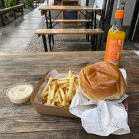 Photo taken at Tommi’s Burger Joint by Saurabh K. on 5/25/2021
