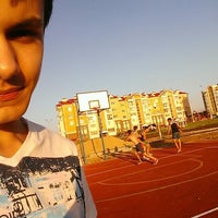 Photo taken at Баскетбольная площадка для горячих парней by Дмитрий П. on 8/21/2014