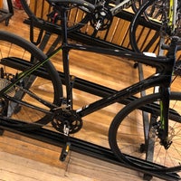 Снимок сделан в Sid&amp;#39;s Bikes NYC пользователем Simon J. 5/15/2019
