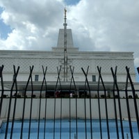 Photo taken at Templo de la Cd. de México de La Iglesia de Jesucristo de los Santos de los Ultimos Días by Chano C. on 8/1/2017