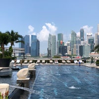 Photo taken at Swimming Pool | Mandarin Oriental, Singapore by Claire H. on 7/25/2018