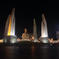 Photo taken at Democracy Monument by Chotiwat M. on 12/12/2015