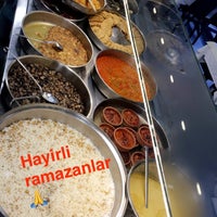 Das Foto wurde bei Dombili Köfte Yemek Kebab von Şule Murat am 5/28/2017 aufgenommen