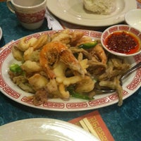 Photo taken at Fortune Chinese Restaurant by Priscilla T. on 11/15/2014
