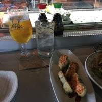 Foto tirada no(a) Blue Sushi Sake Grill por Robert M. em 4/21/2017