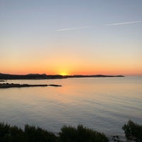 Foto diambil di Sol Beach House Ibiza oleh Jolien G. pada 5/31/2019