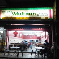 Photo taken at Restoran Mukmin cina muslim by Azmi C. on 2/15/2015