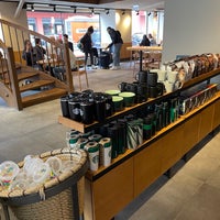 Photo taken at Starbucks by Jae-Hoon Colynn C. on 8/21/2022