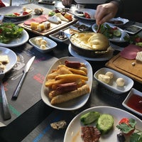 Foto tomada en La Mess Cafe Restaurant  por Özlem el 11/11/2018