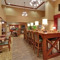 Foto diambil di Hampton Inn &amp;amp; Suites oleh Hampton Inn &amp;amp; Suites Windsor-Sonoma Wine Country pada 3/11/2014