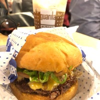 6/21/2018 tarihinde Noemi C.ziyaretçi tarafından Guarita Burger'de çekilen fotoğraf