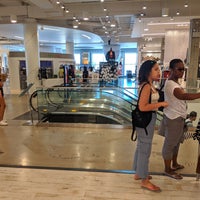 Photo taken at Bloomingdale&amp;#39;s by Eric R. on 8/16/2019