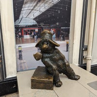 Photo taken at London Paddington Railway Station (PAD) by Eric R. on 9/27/2023