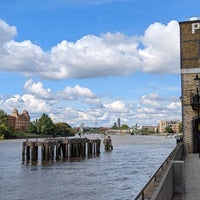 Photo taken at Thames Path by Eric R. on 9/24/2022