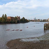 Photo taken at River Thames by Eric R. on 10/29/2022