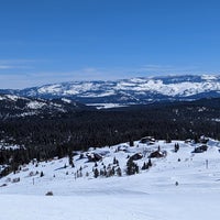 Foto tomada en Tahoe Donner Ski Resort  por Eric R. el 3/31/2023