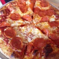 Foto tomada en Joseph&amp;#39;s Pizza  por Peter C. el 5/5/2015