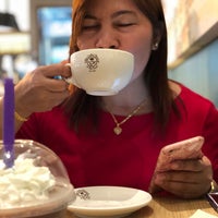 Photo taken at The Coffee Bean &amp;amp; Tea Leaf by Sunshine M. on 2/16/2018
