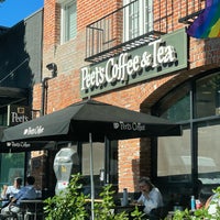 Foto diambil di Peet&amp;#39;s Coffee &amp;amp; Tea oleh P G. pada 7/13/2022