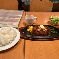 Photo taken at ステーキのくいしんぼ 恵比寿店 by Ryunosuke A. on 8/2/2021