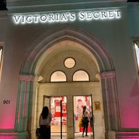 Photo taken at Victoria&amp;#39;s Secret by Kevin Green @. on 12/1/2019