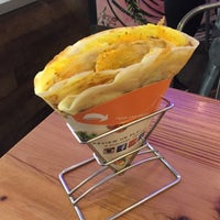 Foto scattata a Muncheez Creperie da Maggie Y. il 2/28/2016