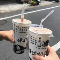 Photo taken at 樺達奶茶 Huada Milk Tea by Ju-ran P. on 10/12/2019