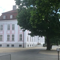 Photo taken at Schloss Friedrichsfelde by Jan P. on 7/6/2020