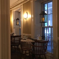 Das Foto wurde bei Colonial Inn Restaurants von Andrew M. am 9/30/2017 aufgenommen