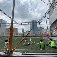 Photo taken at GINZA de FUTSAL 新宿スタジアム by S on 4/23/2022