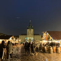 Photo taken at Weihnachtsmarkt vor dem Schloss Charlottenburg by Onkelmaddin on 12/19/2023