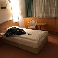 Photo taken at Holiday Inn by phongthon 1. on 1/15/2018