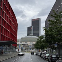 รูปภาพถ่ายที่ Mövenpick Hotel Frankfurt City โดย Jaroslaw M. เมื่อ 5/17/2024