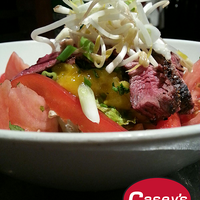 รูปภาพถ่ายที่ Casey&amp;#39;s Grill Bar Mont-Tremblant โดย Casey&amp;#39;s Grill Bar Mont-Tremblant เมื่อ 4/4/2014