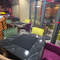 Foto diambil di Karaelmas Oyun Salonu Restaurant&amp;amp;Cafe oleh Recep Tuğçe Y. pada 11/25/2019