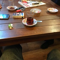Photo prise au Ceren Kitap Cafe par Özhan K. le11/27/2018